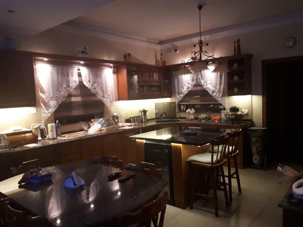 Апартаменты Nocturne Family House Паола Экстерьер фото